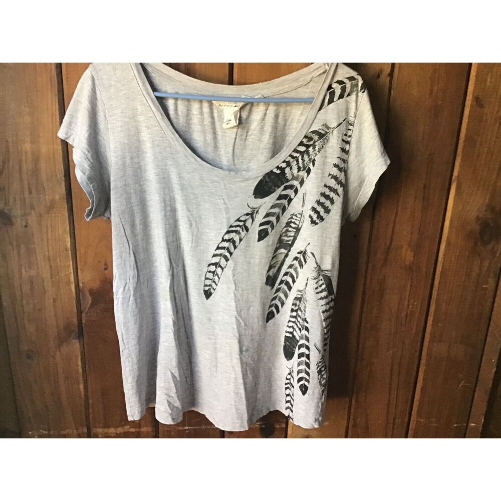 LOGG T-shirt Size M Gray Short Sleeve Feather Native American Tribal Boho